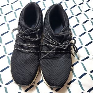 Cushionaire black waffle sneaker women's 9 W   #1453